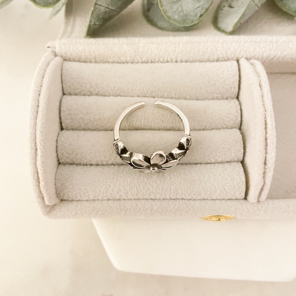 925 Sterling Silver Vintage Flower Ring Dainty Minimalist Ring - Picture 10 of 10